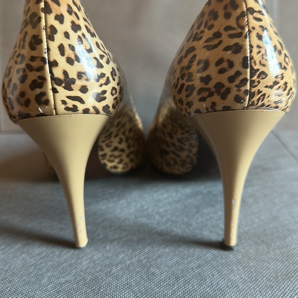 Stuart Weitzman Cheetah Print Heels size 8.5 - Picture 3 of 4